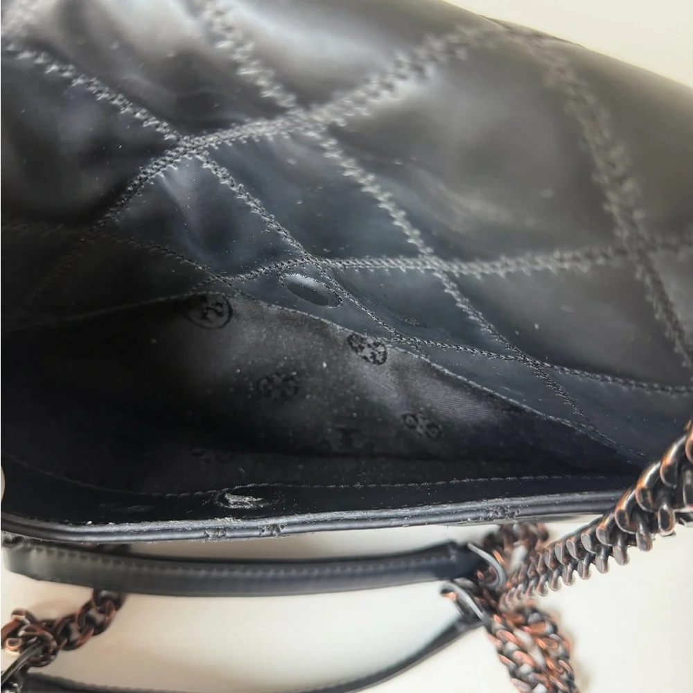 Tory Burch Willa Quilted Leather Shoulder Bag in Black with Chain Strap